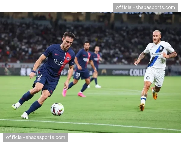 赛后述评：十人作战的斯特拉斯堡客场逼平强敌，展现顽强斗志